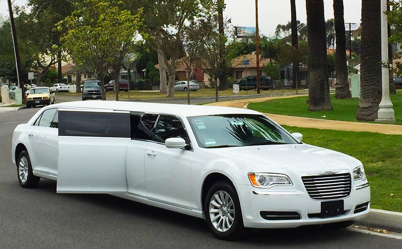Chrysler 300 c 2008 лимузин профиль